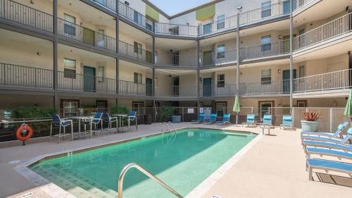 Tempe Apartment | Walk To ASU Near Sloan Prk Pool Gym Parking WD