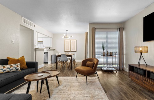 Arlington Apartment | Walk to AT&T/Globe Life -Modern 2 Bedroom Retreat