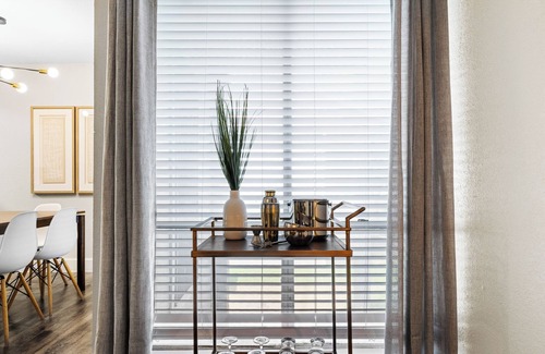 Arlington Apartment | Walk to AT&T/Globe Life -Modern 2 Bedroom Retreat