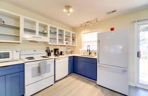 Atlantic Beach House | Walk to Atlantic Beach Townhome with Patio!