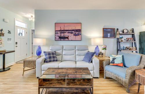 Colonial Beach House | Walk to Bay Home with Fenced Yard in Colonial Beach