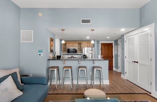 Baytowne Wharf Condo | ☀️Walk to Baytowne Wharf-Resort Style Pool + Hot Tub-1BR Market Street Inn 541☀️
