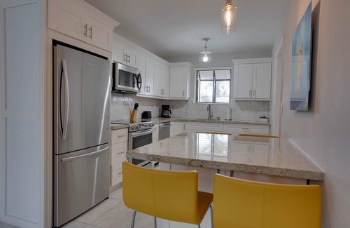 Santa Barbara Estates House | Walk to Beach & Dining! - Private House with Pool