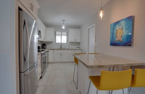 Santa Barbara Estates House | Walk to Beach & Dining! - Private House with Pool