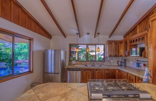 Coco Villa | Walk to Beach ~ Jacuzzi ~ Pool ~ Comfort & Space!