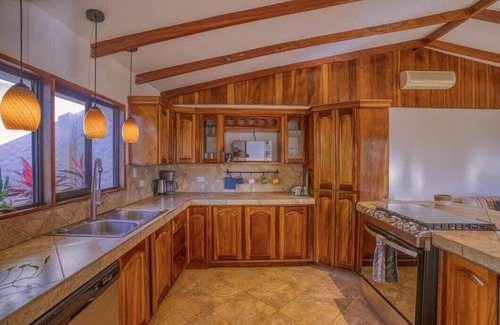 Coco Villa | Walk to Beach ~ Jacuzzi ~ Pool ~ Comfort & Space!
