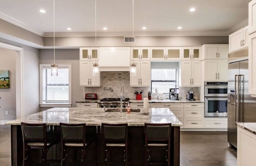 Connors House | Walk to Beach! Luxury Custom Home w/Pool & Spa - 2 Kings