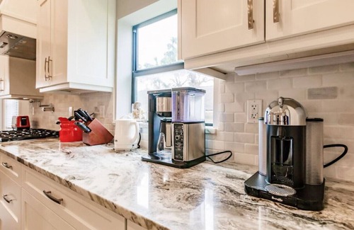 Connors House | Walk to Beach! Luxury Custom Home w/Pool & Spa - 2 Kings