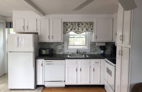 Dennis Port Cottage | Walk to beach-Ocean Drive, Updated Cottage