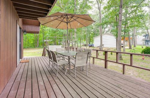 Caseville House | Walk to Beach Pet-Friendly Caseville Cabin