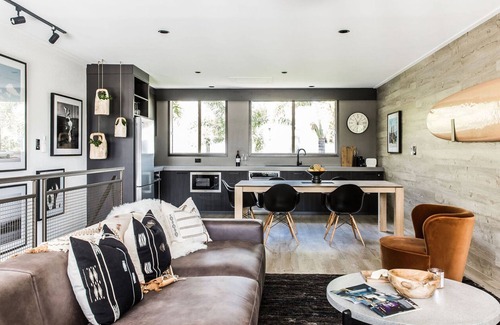 Noosa Heads Apartment | WALK TO BEACH, SHOPS, CAFES - STYLE - AIR CON