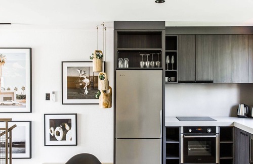 Noosa Heads Apartment | WALK TO BEACH, SHOPS, CAFES - STYLE - AIR CON