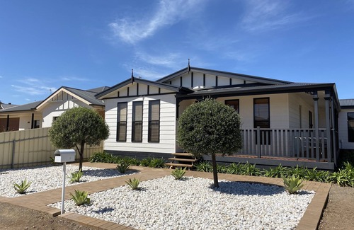 Moonta Bay House | Walk to beautiful Simms Cove beach.