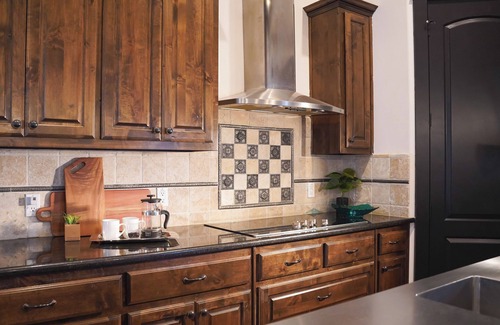 Lake Austin Village House | Walk to Boat Launch: Stylish Austin Gem