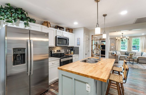 Long Mott House | Walk to Boat Ramp: Newly Remodeled Seadrift Home!