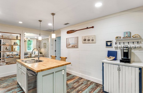 Long Mott House | Walk to Boat Ramp: Newly Remodeled Seadrift Home!