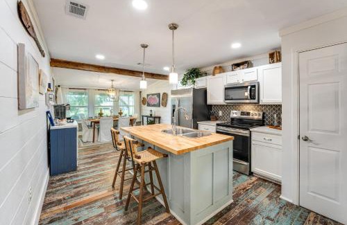 Long Mott House | Walk to Boat Ramp Newly Remodeled Seadrift Home!