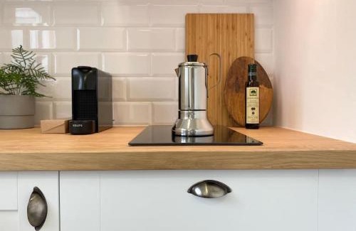 Collblanc y La Torrassa Apartment | ´WALK TO CAMP NOU´ STYLISH 3BD SMART TV Wifi