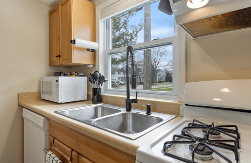 East Lansing House | Walk to Campus/Downtown with Fiber WiFi & Workspace