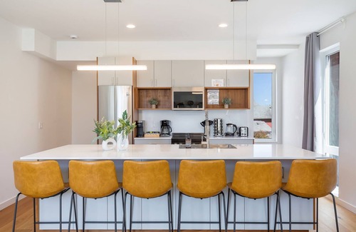 Minor House | Walk to CapHill Modern Brand New 2B2B Sleep 6