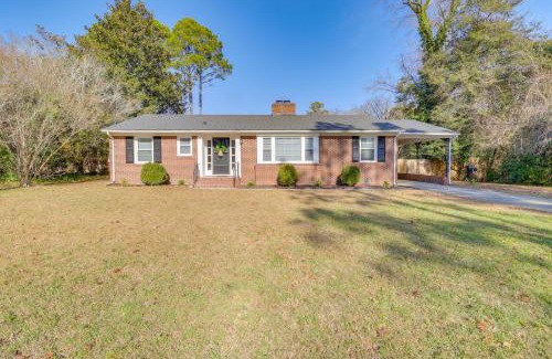 Murfreesboro House | Walk to Chowan University Dog-Friendly Retreat