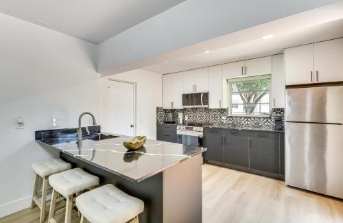 Coral Springs House | Walk to City Center Modern Coral Springs Getaway