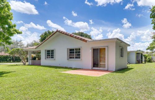 Coral Springs House | Walk to City Center Modern Coral Springs Getaway