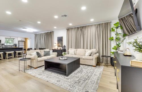 Coral Springs House | Walk to City Center Modern Coral Springs Getaway