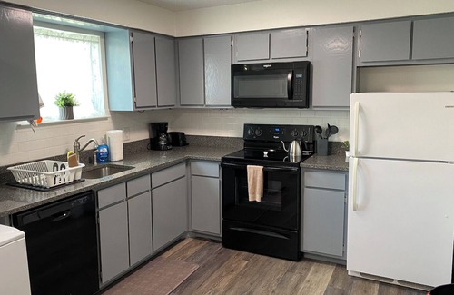 Clemson Condo | Walk to Clemson Univ & Downtown, Quiet & Safe Community, Pool, Free Parking