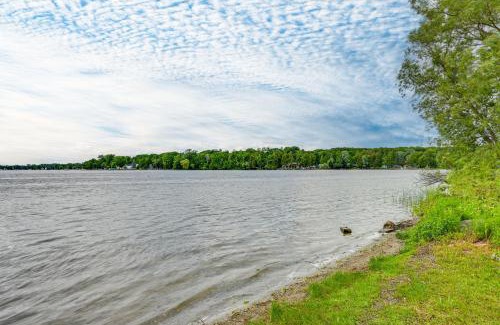 Nottawa House | Walk to Coldwater Lake Peaceful Weidman Retreat