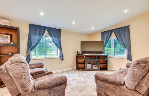 Nottawa House | Walk to Coldwater Lake Peaceful Weidman Retreat