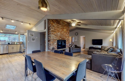 Cranmore Birches House | Walk to Cranmore & downtown shops Renovated home w/deck, AC & W/D