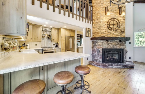 Incline Village Cottage | Walk to Diamond Peak: Luxe Chalet w/Mtn-View Deck