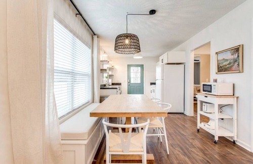 Spring Hill House | Walk to Dining & Coffee | Fire Pit | Pet Friendly
