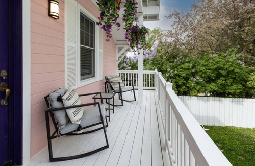 Old Town Apartment | Walk to Downtown| Monthly Rentals |Pet Friendly | On Call Bus