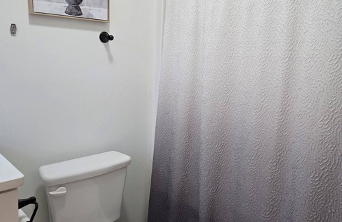 Athens Bed & Breakfast | Walk to Downtown Athens and UGA North Campus from this lovely Bedroom Suite!