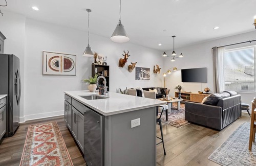 Downtown Nashville House | Walk to Downtown: Rooftop Deck & Hot Tub