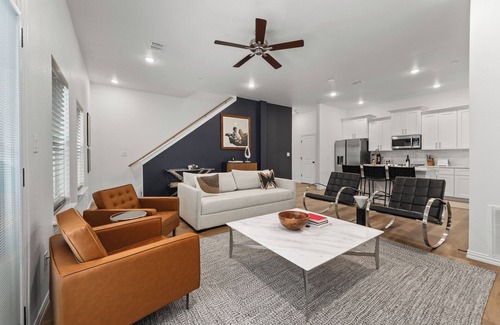 Arlington House | Walk to Globe Life | Prime Location for Sharkira