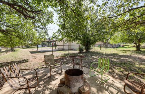 Jacksboro House | Walk to Historic Square Jacksboro Home with Yard