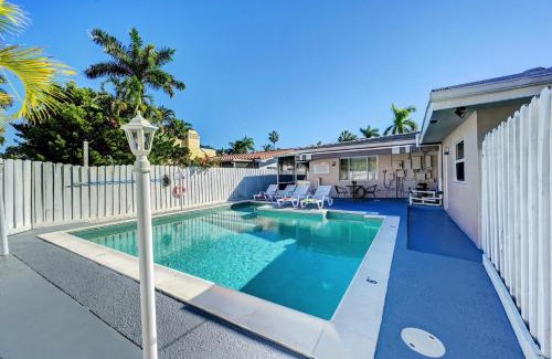 Hollywood Lakes House | Walk to Hollywood Beach Luxury 4BR Villa