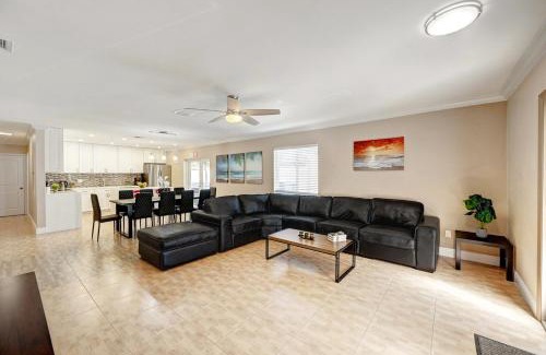 Hollywood Lakes House | Walk to Hollywood Beach Luxury 4BR Villa