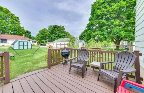 Charlevoix House | Walk to Lake Michigan Pet-Friendly Charlevoix Gem