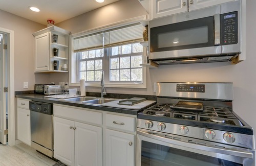 Wallenpaupauk Lake Estates House | Walk to Lake Wallenpaupack: Poconos Vacation Home