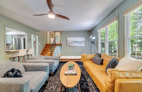 Lake Harmony House | Walk to Lake + Waterpark : Game Room : Hot Tub