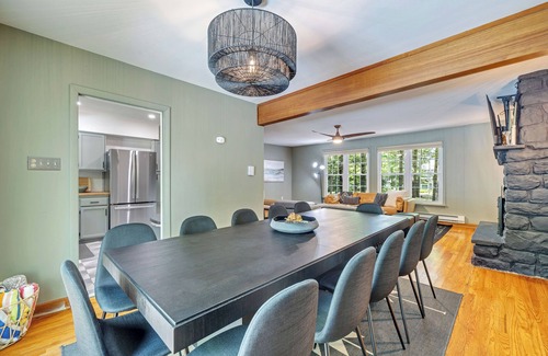 Lake Harmony House | Walk to Lake + Waterpark : Game Room : Hot Tub