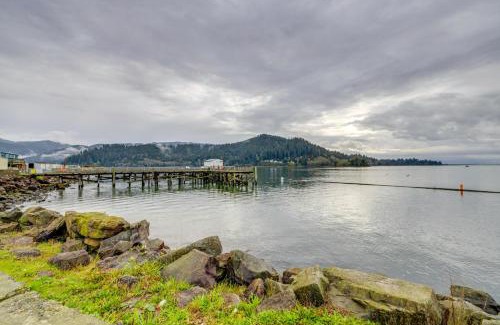 Garibaldi Apartment | Walk to Marina Tillamook Bay Apt with Water Views!