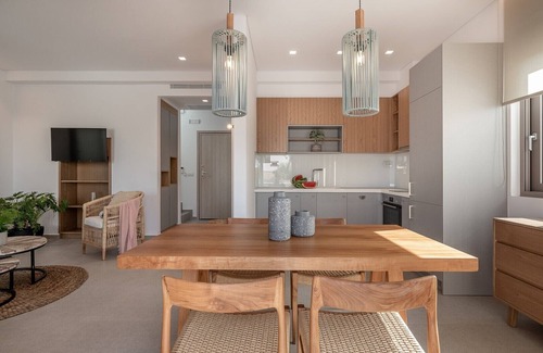 Tavronitis Villa | Walk to Market & Taverna★500mt to the beach★Lux villa★Outdoor Jacuzzi★BBQ & Wifi