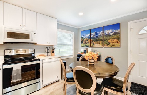 Bethesda House | Walk to Metro Station Restaurant Shops 2K2Q1T 2Ba Single Family Home