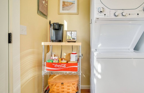 Monument Beach Cottage | Walk to Monument Beach: Cape Cod Cottage w/Grill