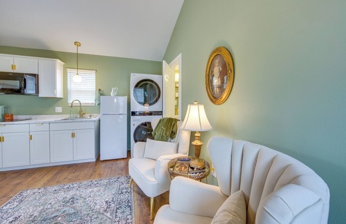 Jefferson Cottage | Walk to Museums: Art Deco Cottage in Jefferson